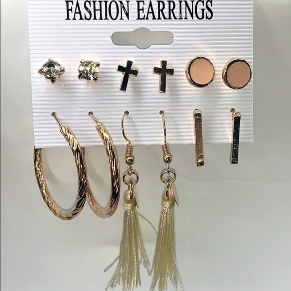 6 pair of fashion earrings